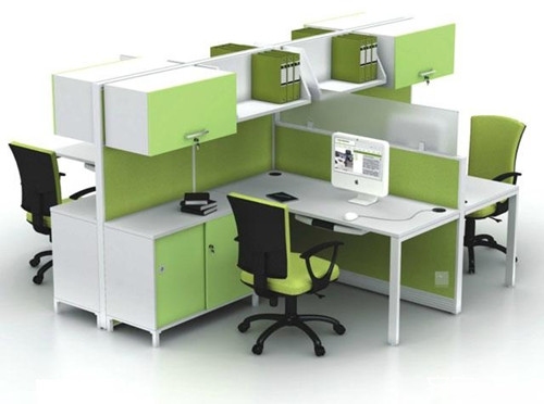 办公桌隔板上如何放绿色植物_绿色植物放办公桌哪个位置_办公室桌子隔板